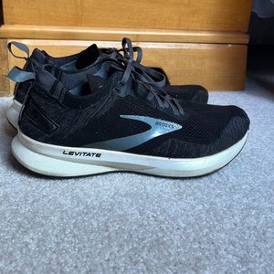 brooks levitate running shoe